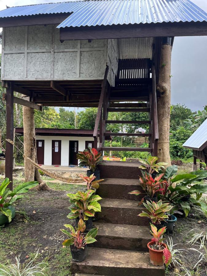 Batuan Roca'S Homestay Backpackers Chalet מראה חיצוני תמונה