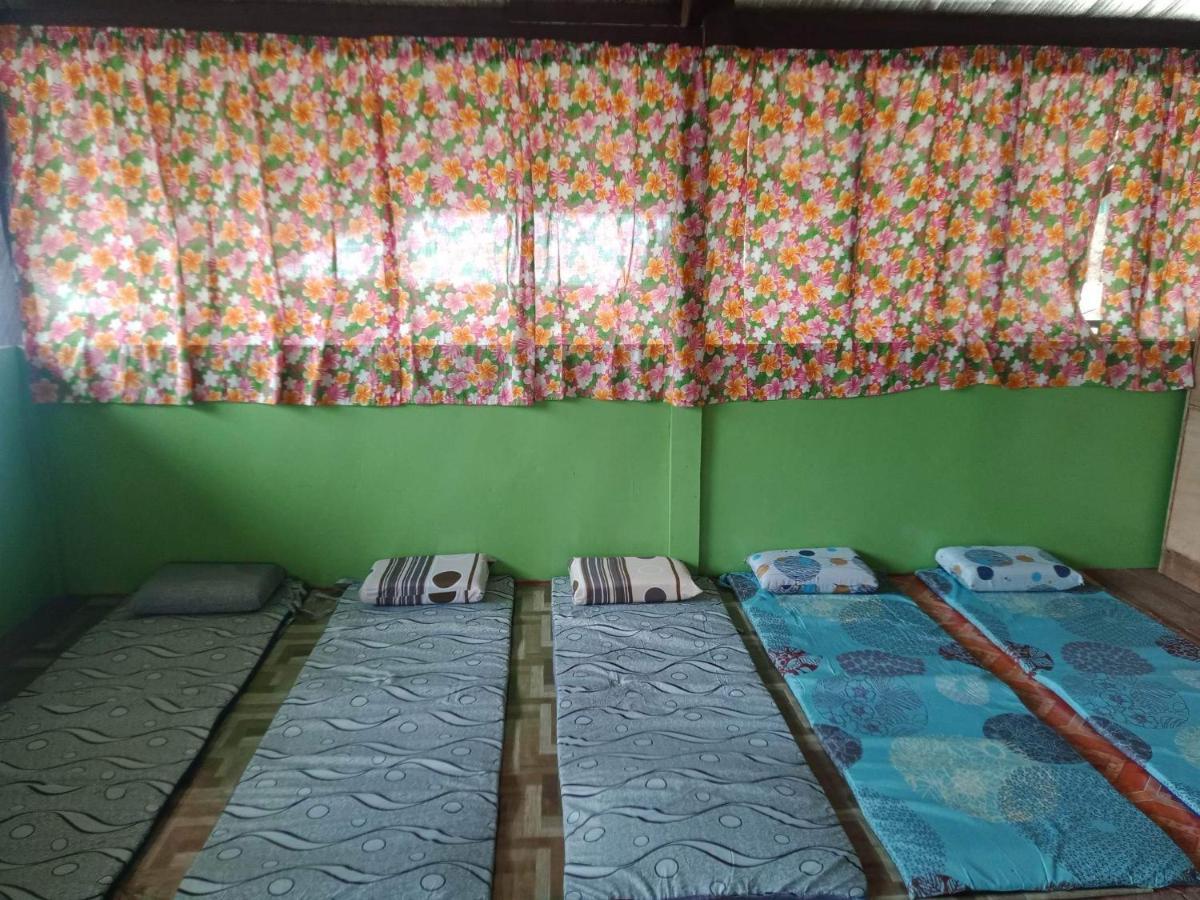 Batuan Roca'S Homestay Backpackers Chalet מראה חיצוני תמונה