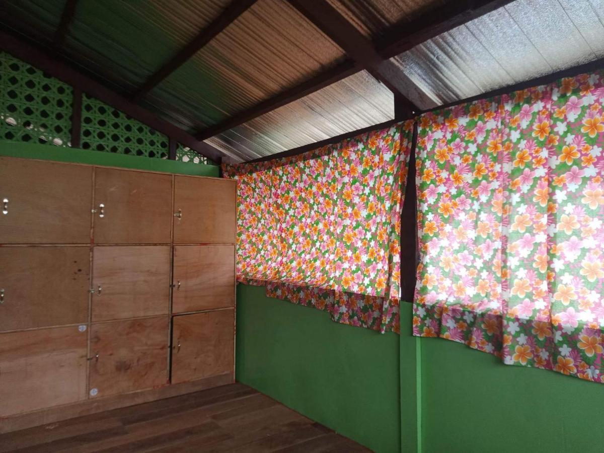 Batuan Roca'S Homestay Backpackers Chalet מראה חיצוני תמונה