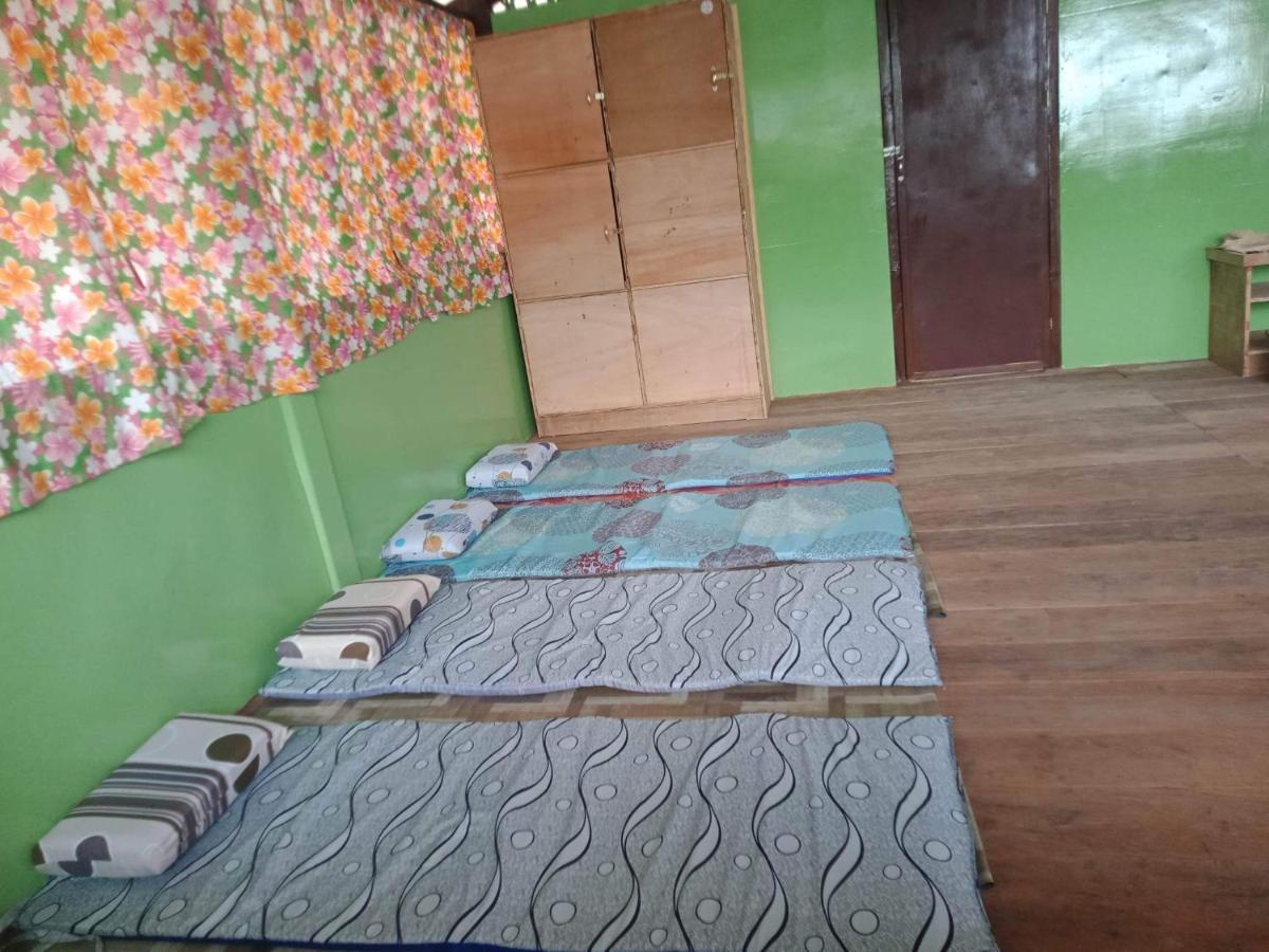 Batuan Roca'S Homestay Backpackers Chalet מראה חיצוני תמונה