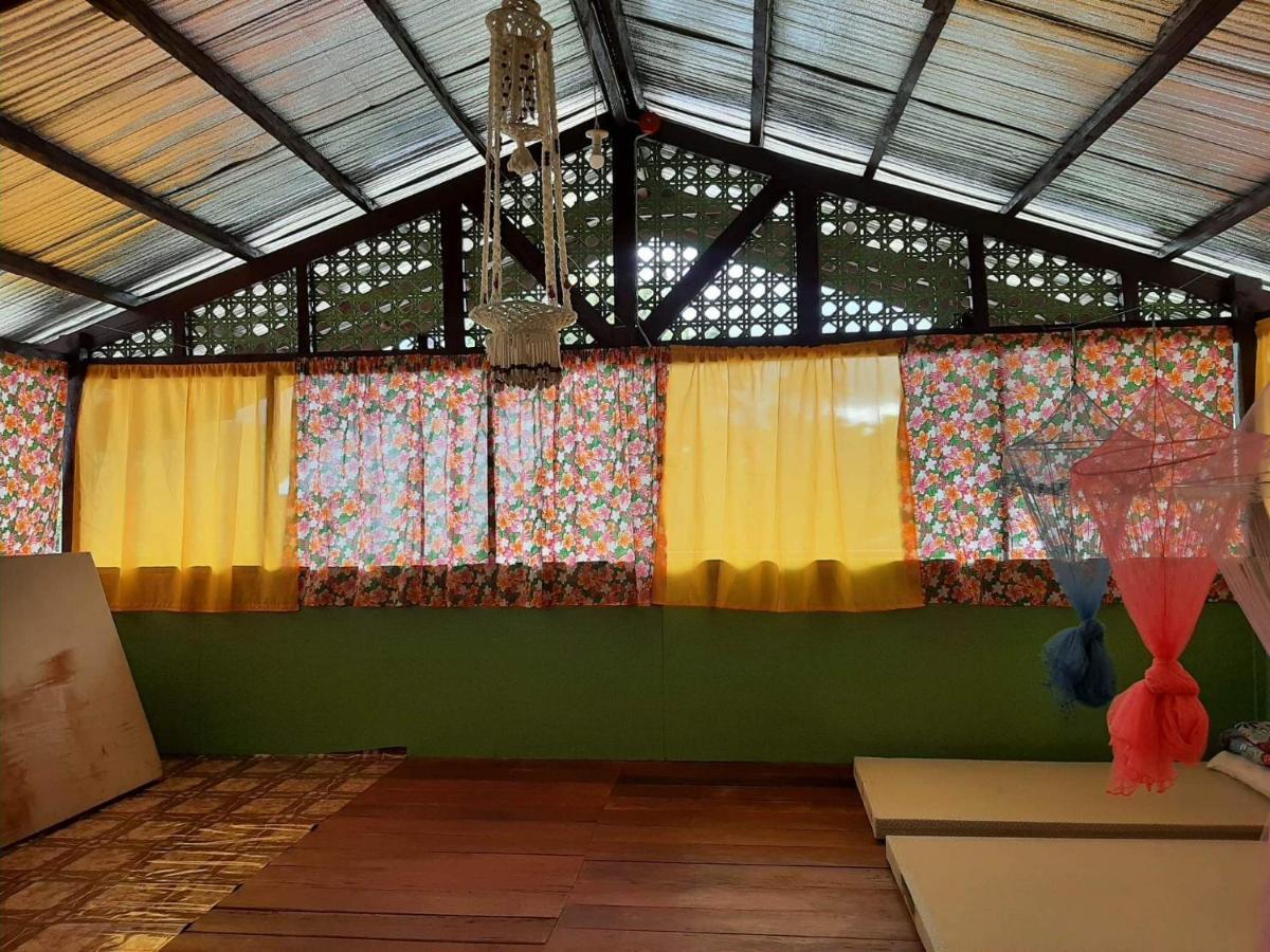 Batuan Roca'S Homestay Backpackers Chalet מראה חיצוני תמונה