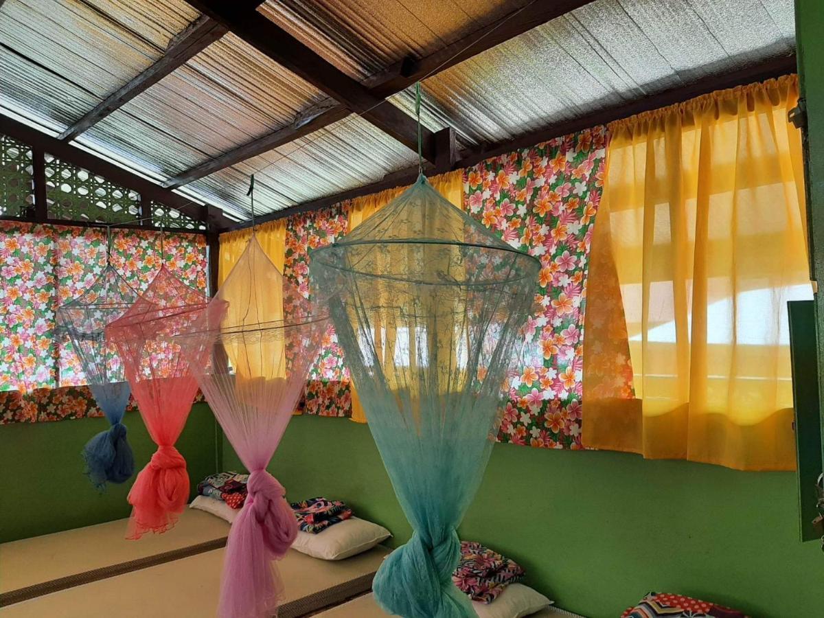 Batuan Roca'S Homestay Backpackers Chalet מראה חיצוני תמונה