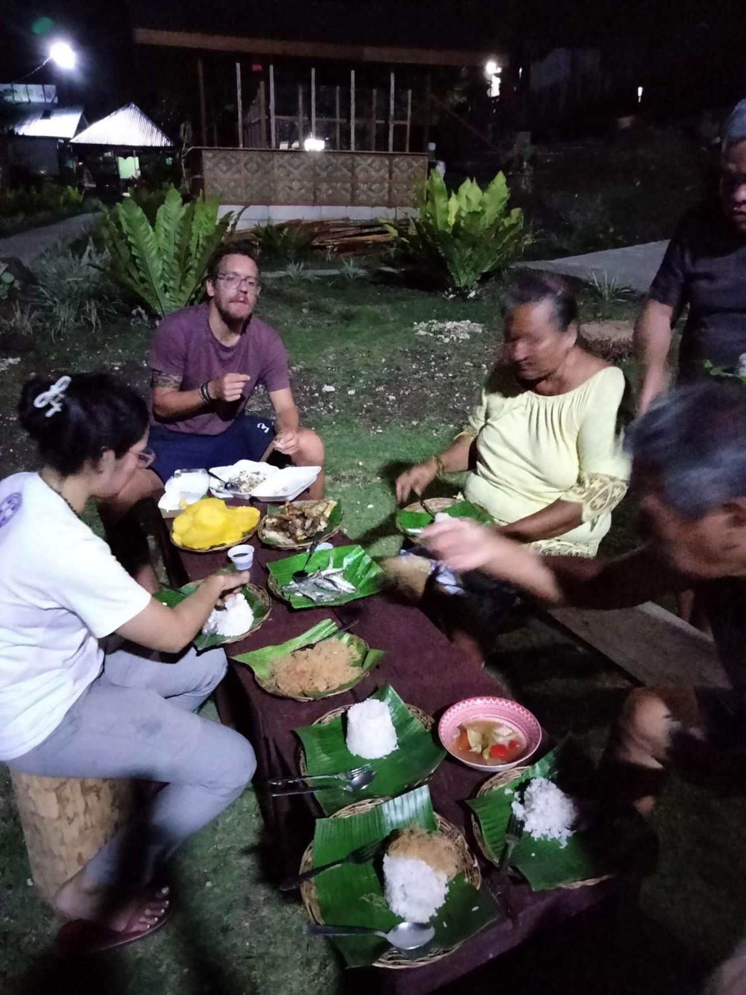 Batuan Roca'S Homestay Backpackers Chalet מראה חיצוני תמונה