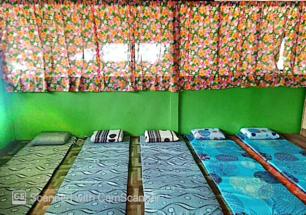 Batuan Roca'S Homestay Backpackers Chalet מראה חיצוני תמונה