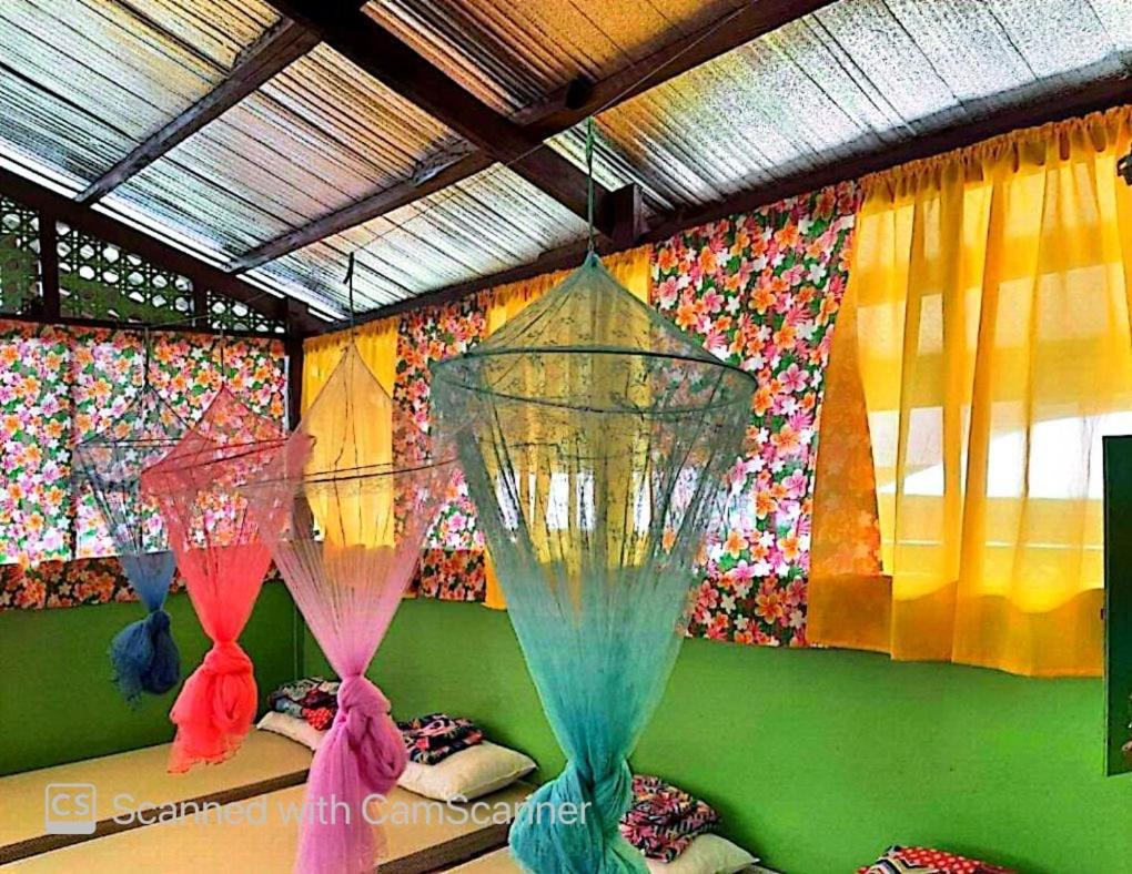 Batuan Roca'S Homestay Backpackers Chalet מראה חיצוני תמונה