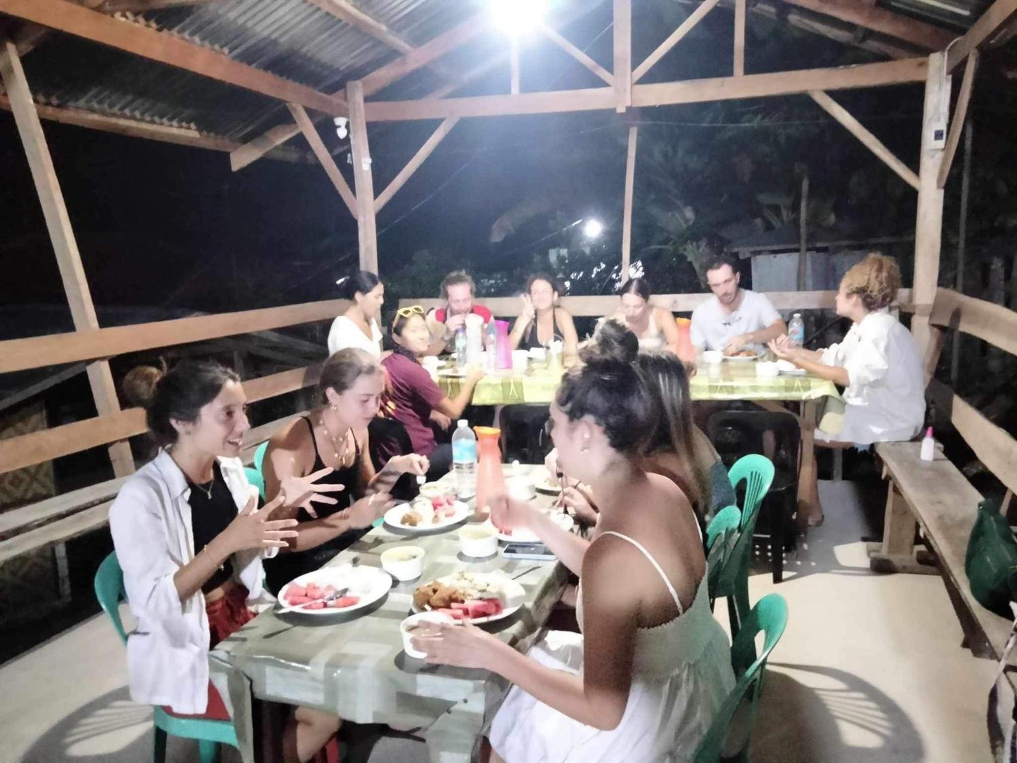 Batuan Roca'S Homestay Backpackers Chalet מראה חיצוני תמונה